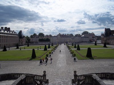 Jardim na frente do Castelo - Fontainebleau - França