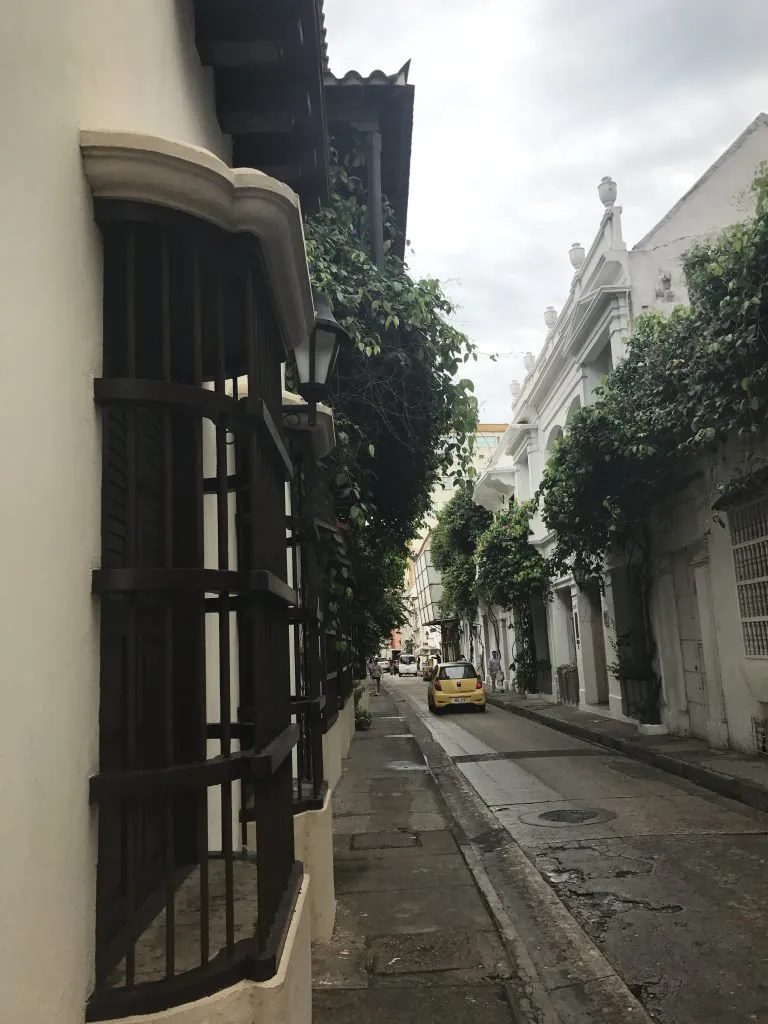 Cartagena - ruas dentro da cidade murada Cartagena - ruas dentro da cidade murada