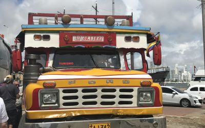 Cartagena: faça um tour de Chiva para conhecer a cidade