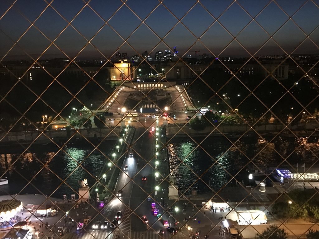 Vista de Paris a noite - 1º andar da Torre Eiffel