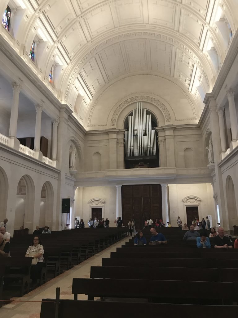 Basílica Nossa Senhora de Fátima por dentro, Portugal