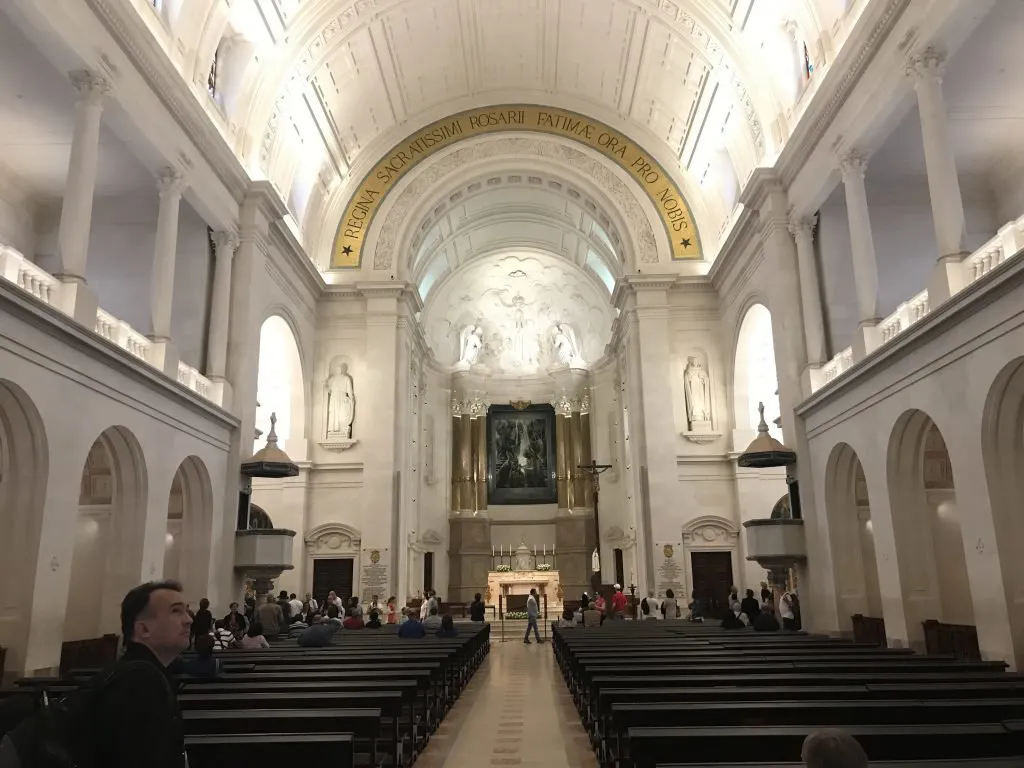 Basílica Nossa Senhora de Fátima por dentro, Portugal Basílica Nossa Senhora de Fátima por dentro, Portugal