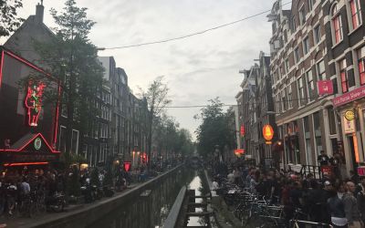 A “luz vermelha” do Red Light District em Amsterdam