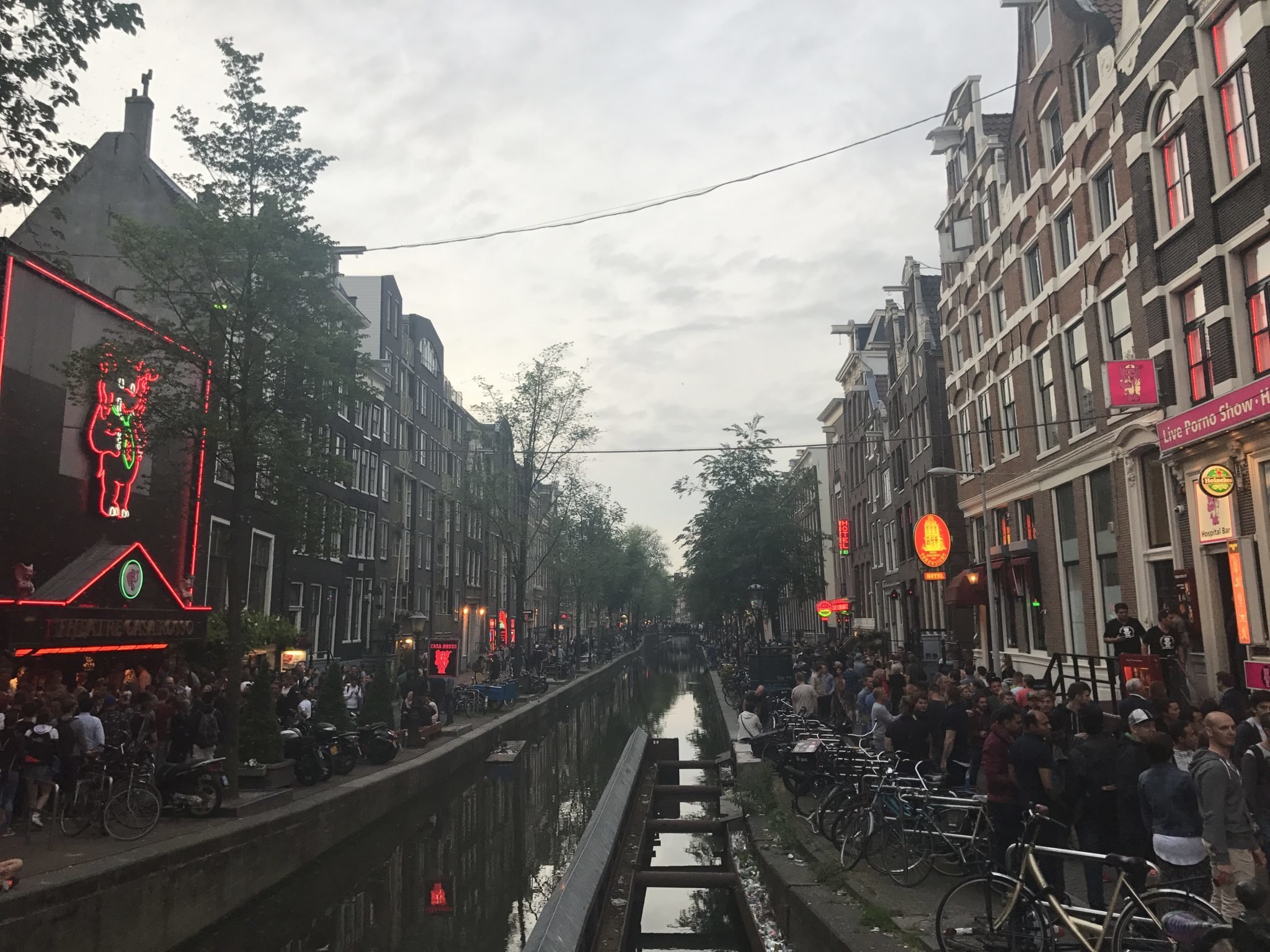 Amsterdam: a "luz vermelha" do Red Light District