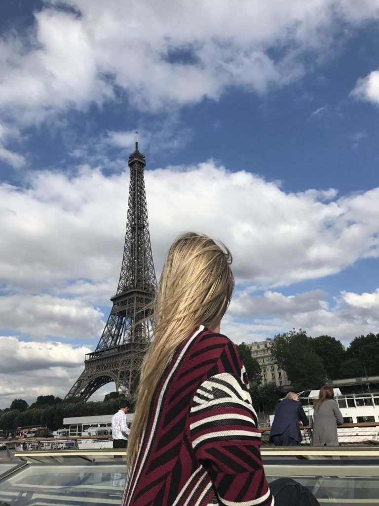 Torre Eiffel vista do Rio Sena