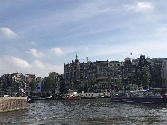 Cruzeiro pelos canais de Amsterdam