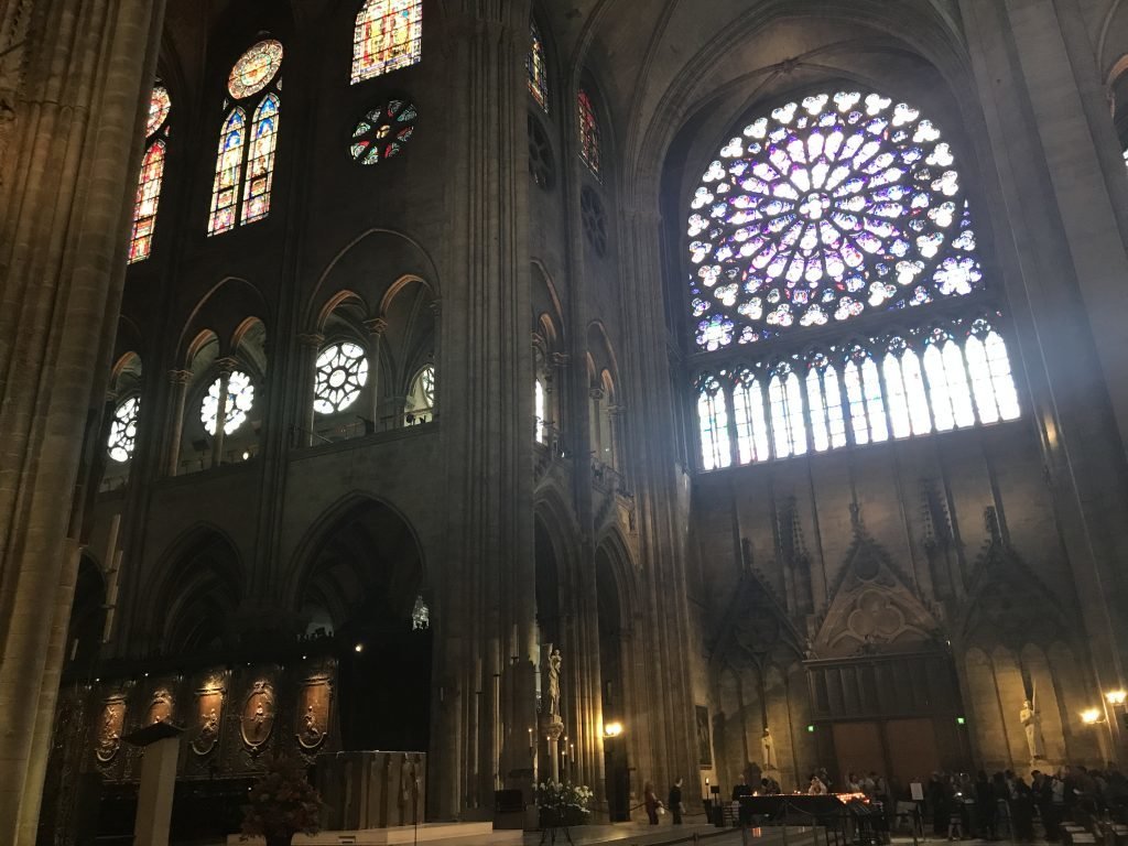 interior da Catedral de Notre Dame