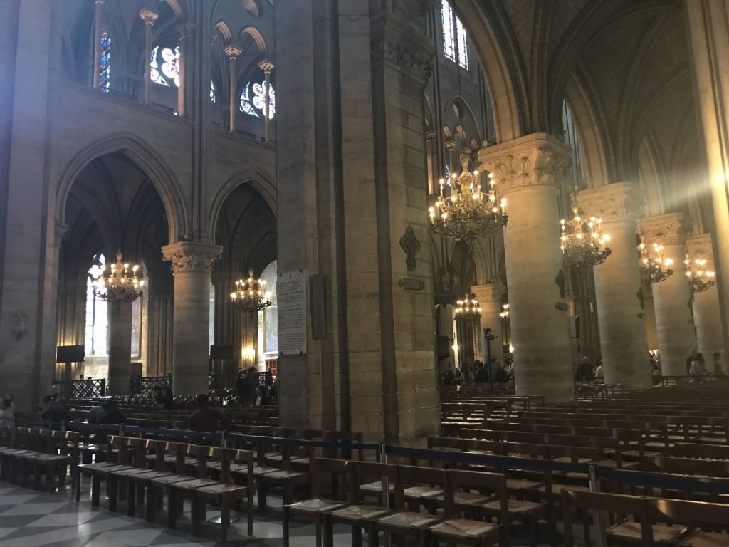 interior da Catedral de Notre Dame