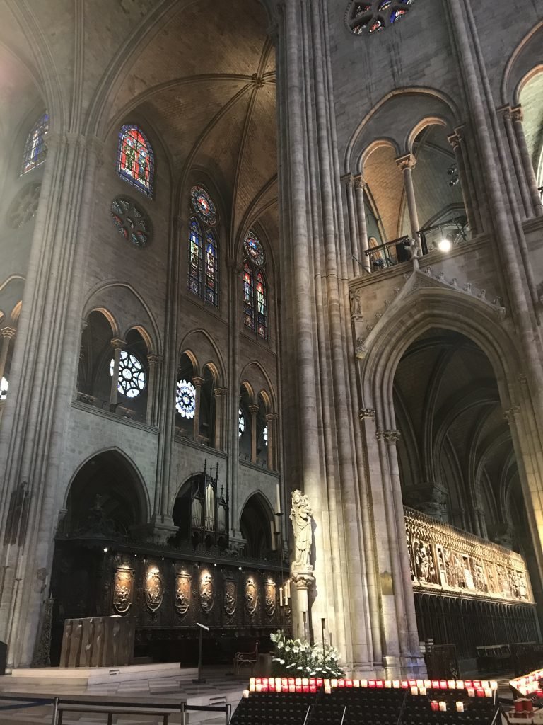 interior da Catedral de Notre Dame