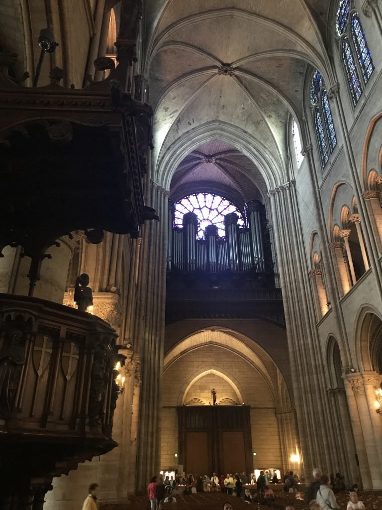 a belezura do órgão - interior da Catedral de Notre Dame