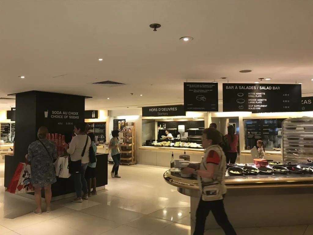 Opção de restaurante na Galeria Lafayette Opção de restaurante na Galeria Lafayette