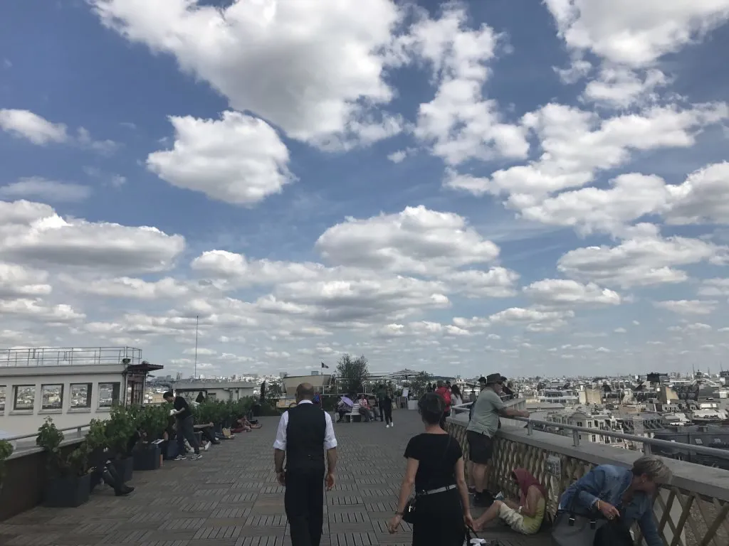 Terraço da Galeria Lafayette em Paris Terraço da Galeria Lafayette em Paris