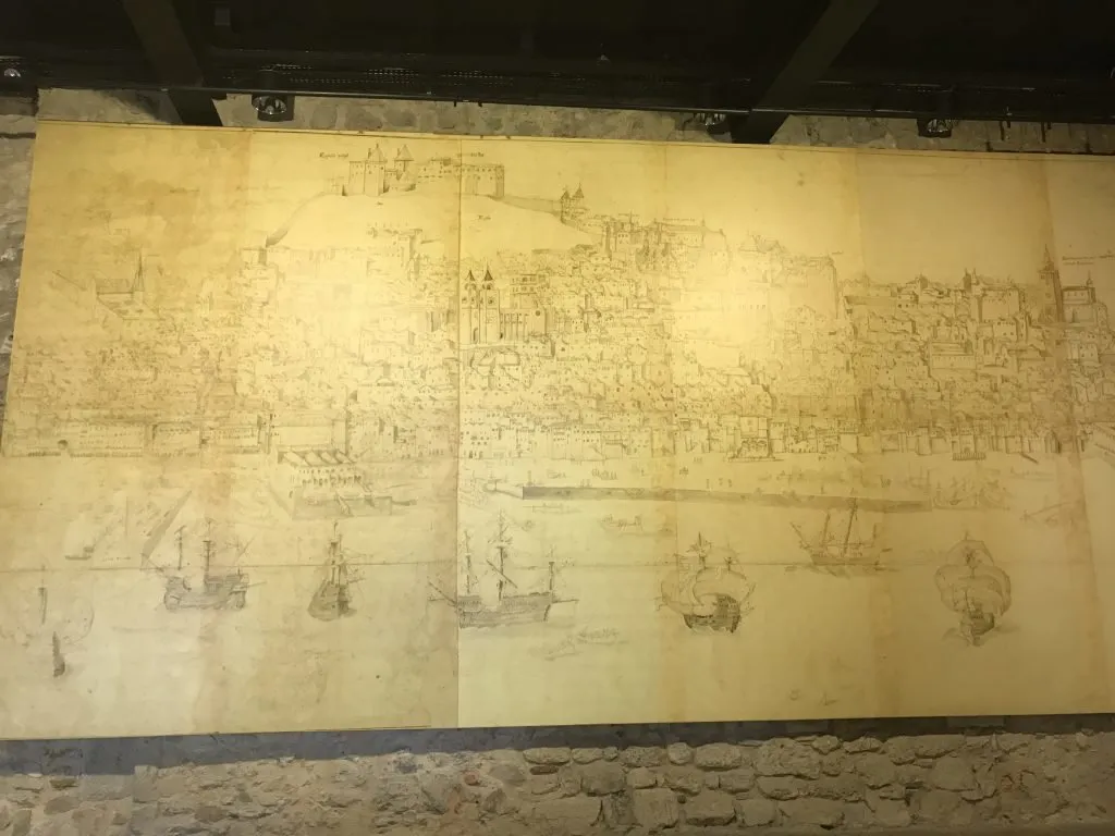 Lisboa e o Castelo lá em cima Lisboa e o Castelo lá em cima