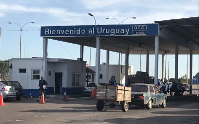 Passando pela fronteira do Brasil com o Uruguai