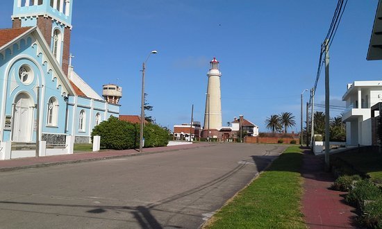 Farol e igreja em Punta del Este