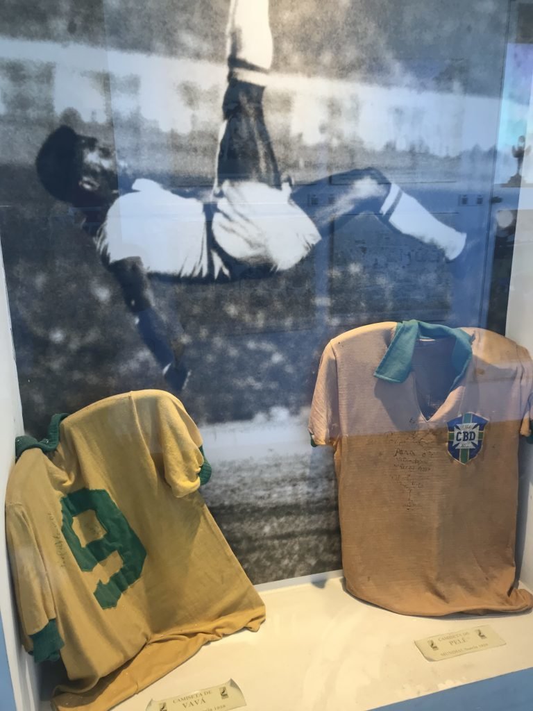 Museu do Futebol em Montevideu - camisa autografada pelo Pelé