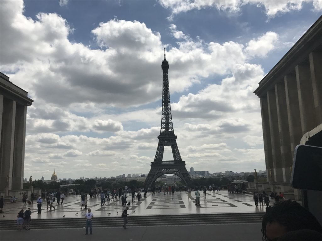 Passeio na Torre Eiffel em Paris