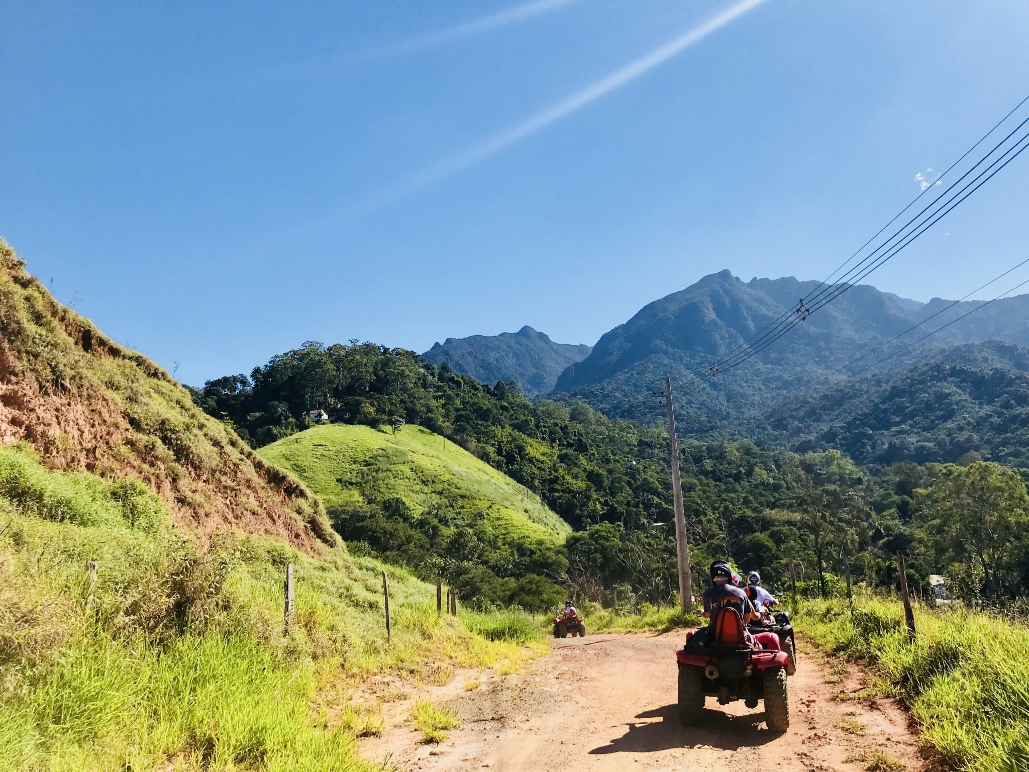 Fazendo um passeio de quadriciclo em Penedo