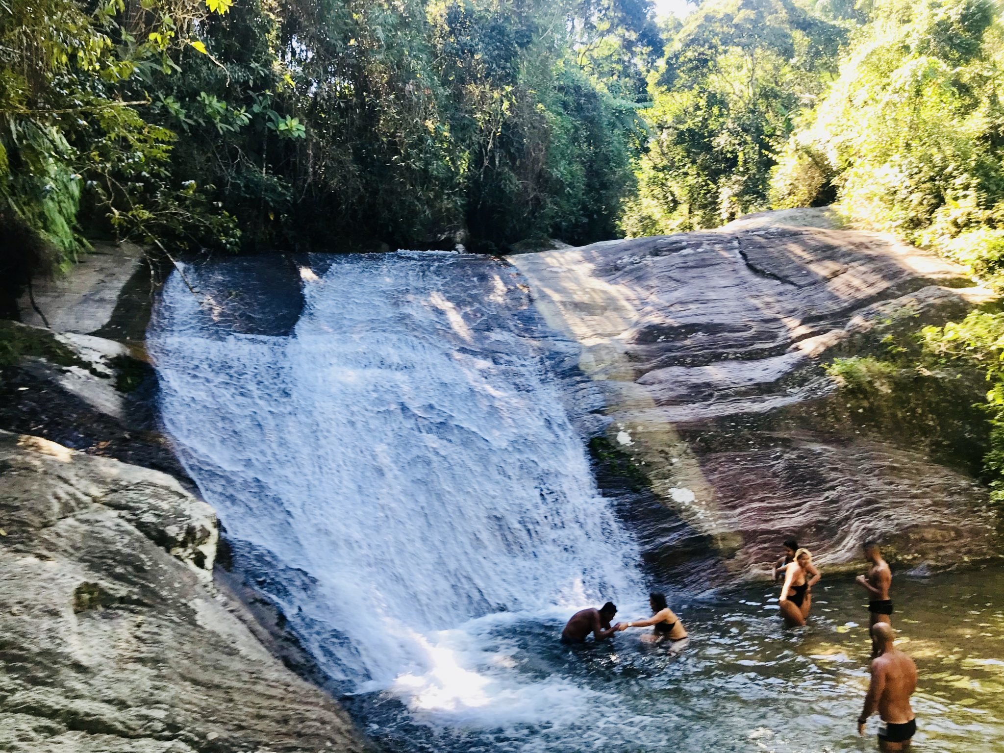 Os passeios refrescantes nas Cachoeiras de Penedo