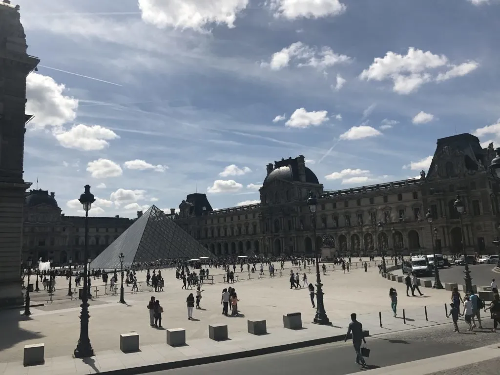 Conhecendo o Museu do Louvre Conhecendo o Museu do Louvre