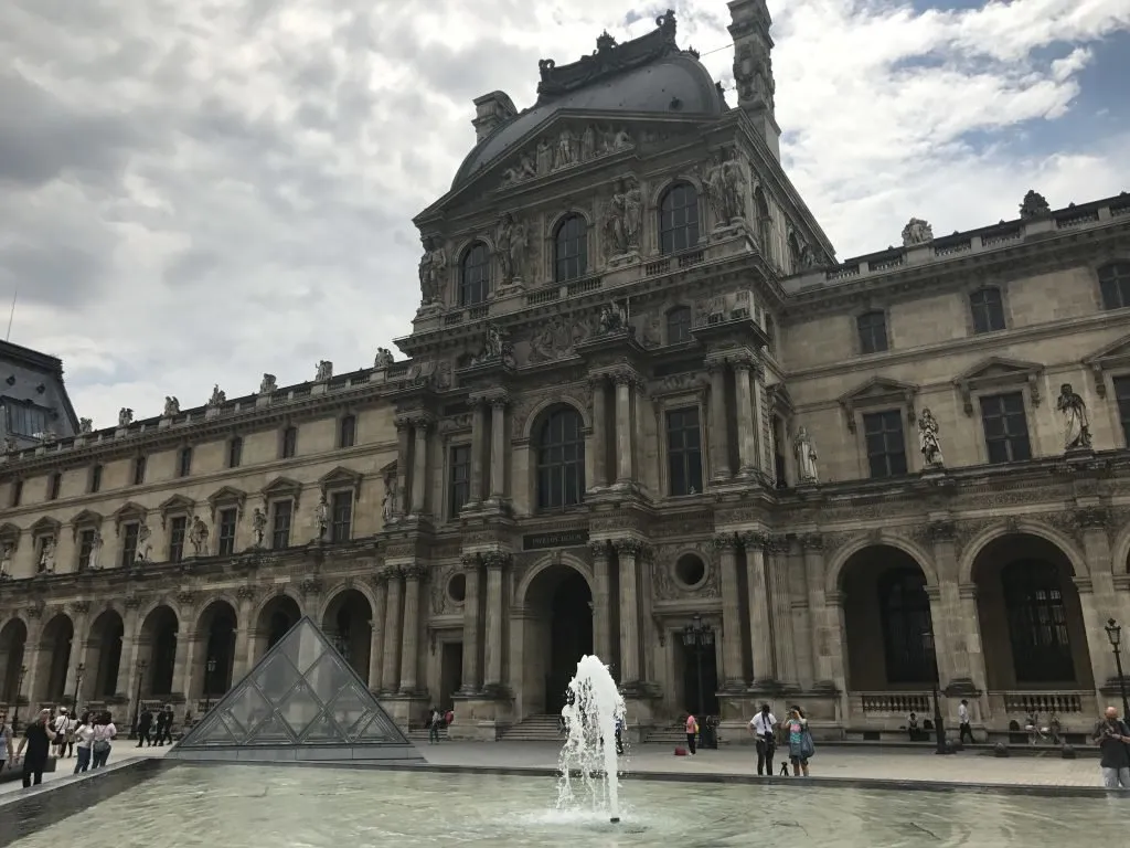 conhecendo o Museu do Louvre - Paris conhecendo o Museu do Louvre - Paris