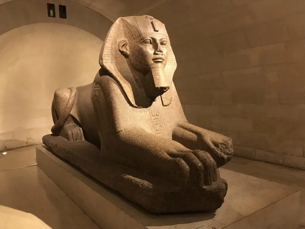 Conhecendo o museu do louvre - esfinge Conhecendo o museu do louvre - esfinge