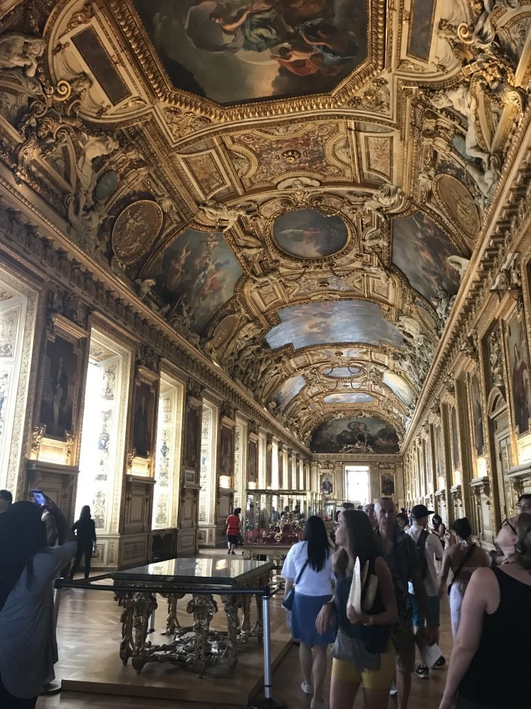 jóias e coroas reais no louvre