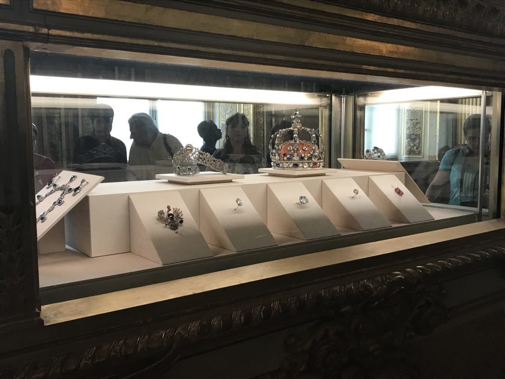 Conhecendo o museu do louvre - jóias e coroas reais