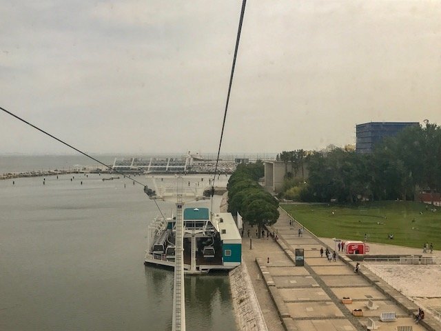 Vista do teleférico no Parque das Nações em Lisboa