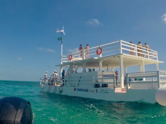 ponto de apoio no mar - mergulho nos Parrachos de Maracajaú ponto de apoio no mar - mergulho nos Parrachos de Maracajaú