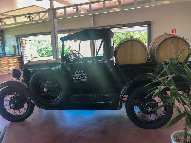 carros antigos na vinícola Bouza