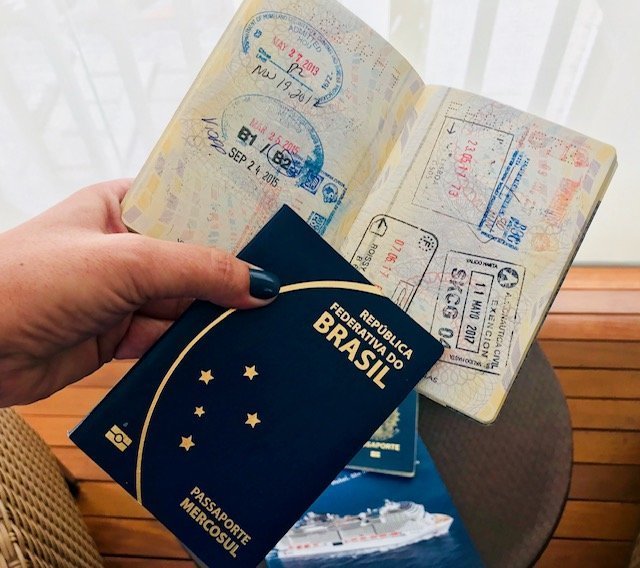 Carimbo No Passaporte Na Viagem De Navio