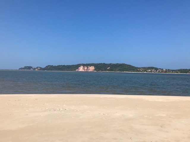 Paredão De Argila Visto Da Ilha Da Coroa