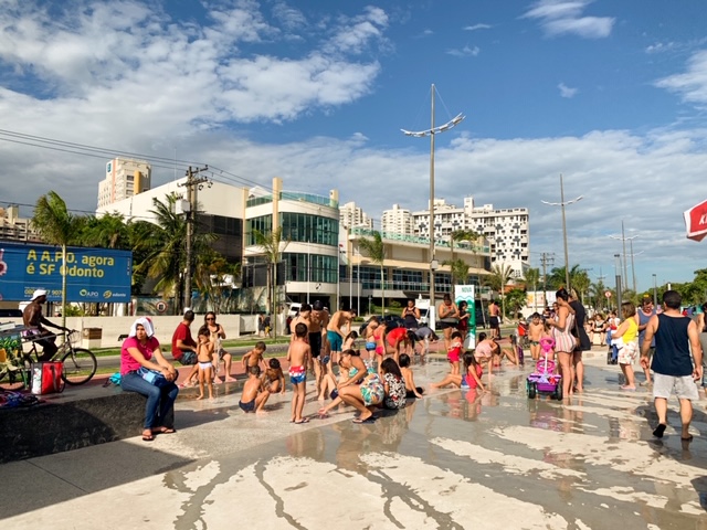 fonte na ponta da praia em Santos