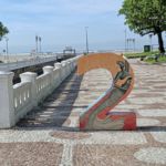 esculturas estilizadas nos canais