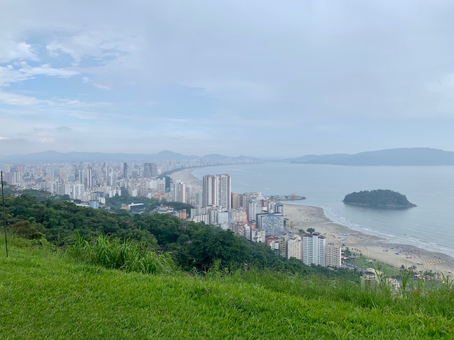 voo de parapente na rampa de salto